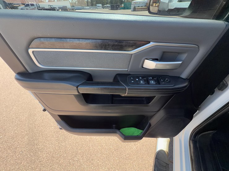 2019-dodge-2500-image-18