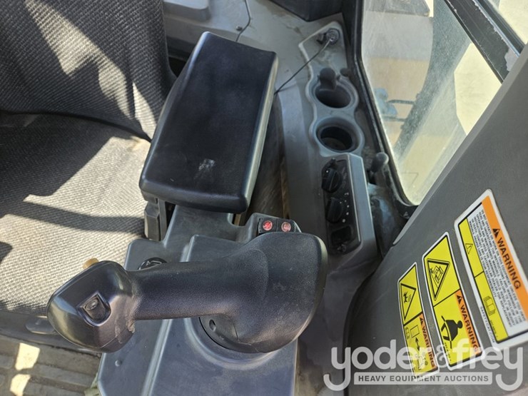 2010-caterpillar-d7e-image-34