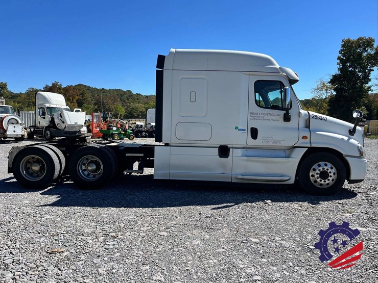 2018-freightliner-cascadia-t/a-truck-tractor-image-9