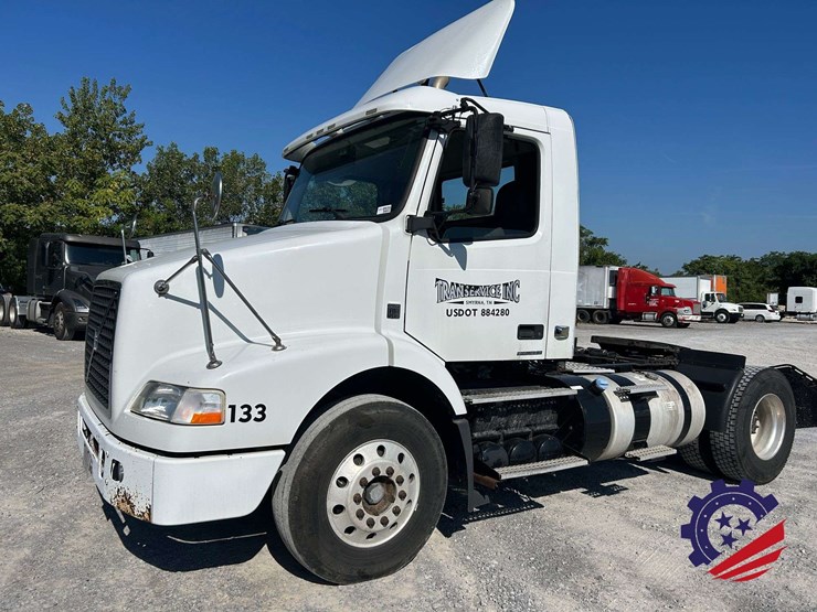 2014-volvo-vnm42t-s/a-truck-tractor-image-1