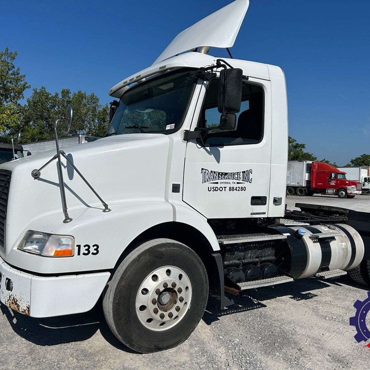 2014 Volvo VNM42T S/A Truck Tractor