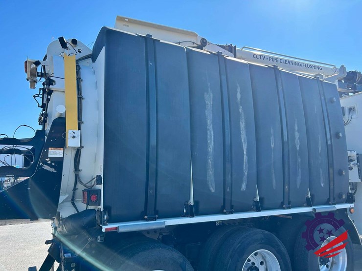 2020-peterbilt-567-image-70