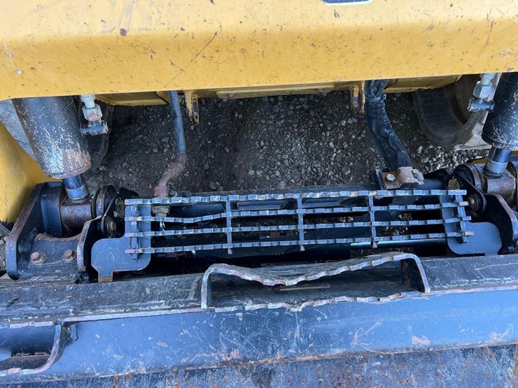 2020-caterpillar-259d3-image-13