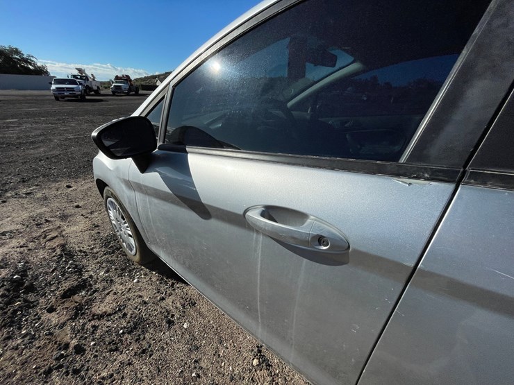 #2761-•-2016-ford-fiesta-passenger-car-(title-in-delay)-image-19