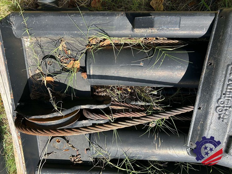 complete-roll-off-hoist-body-minus-the-tarper-rams,-tank,-plastic-fenders-image-10