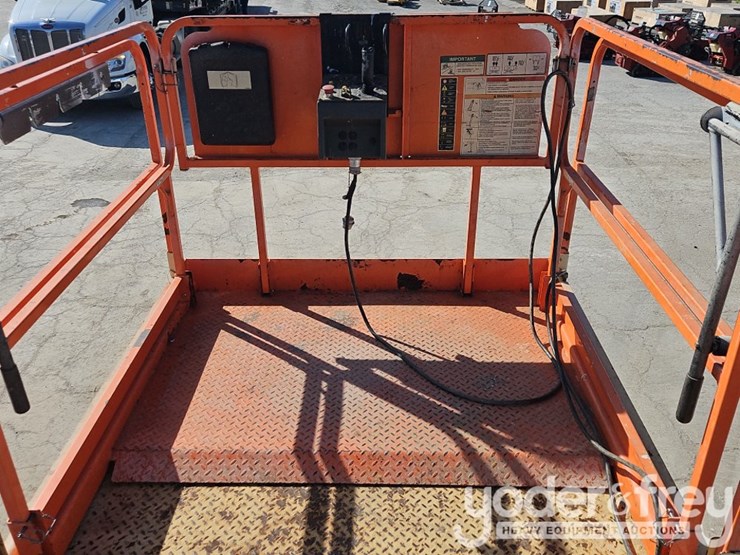 2015-jlg-4069le-image-17