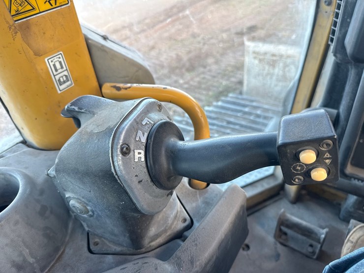 2005-caterpillar-d6n-lgp-image-51