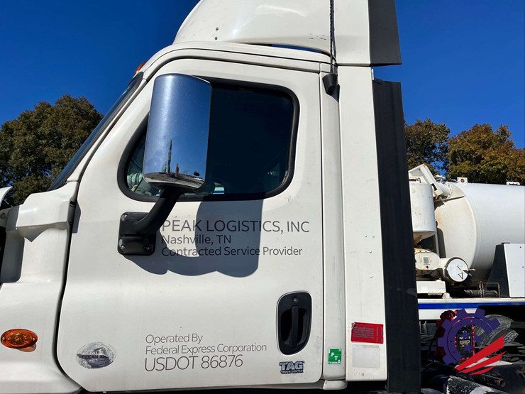 2017-freightliner-cascadia-t/a-truck-tractor-image-16