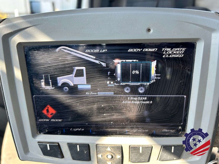 2019-freightliner-114sd-image-144