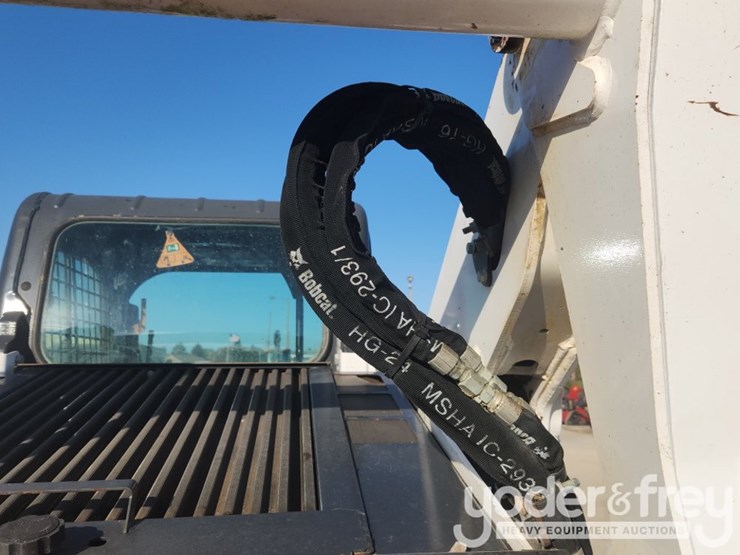 2021-bobcat-t870-image-17