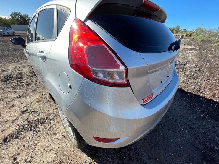 #2761-•-2016-ford-fiesta-passenger-car-(title-in-delay)-image-17