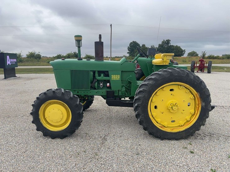 john-deere-3020-image-2