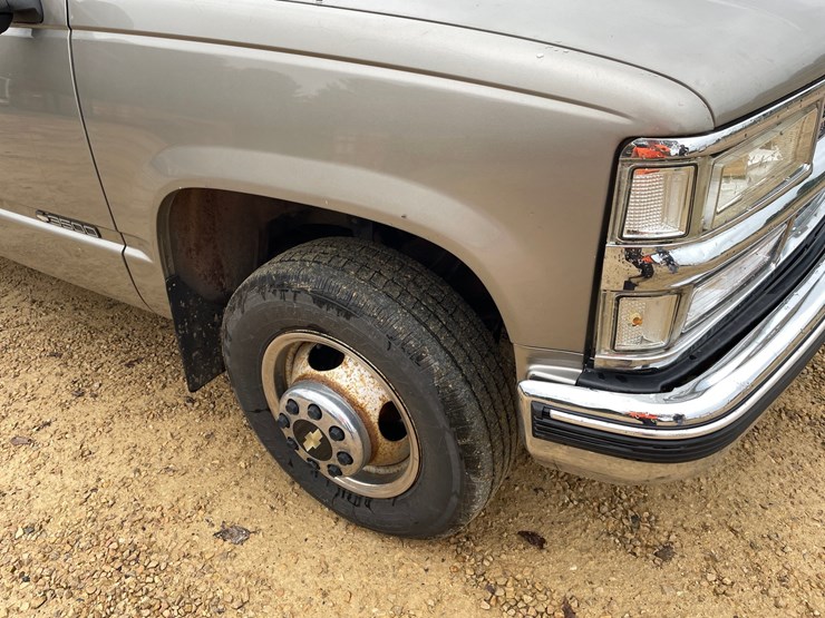 2000-chevrolet-silverado-3500-image-17