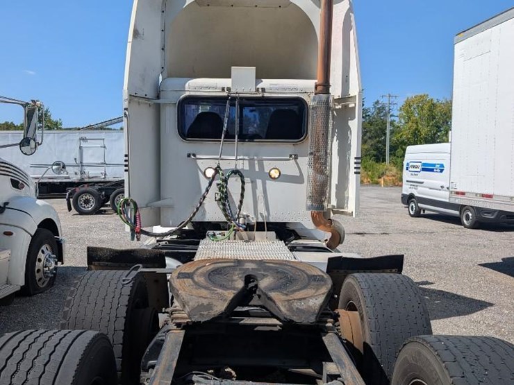 2014-peterbilt-386-image-13