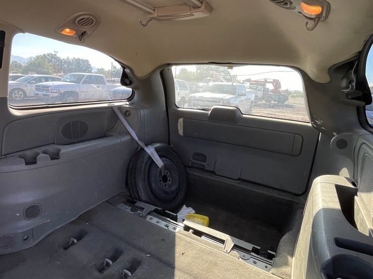 2005-chrysler-town-&-country-image-28