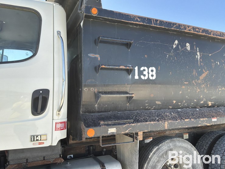 2013-freightliner-114sd-image-9