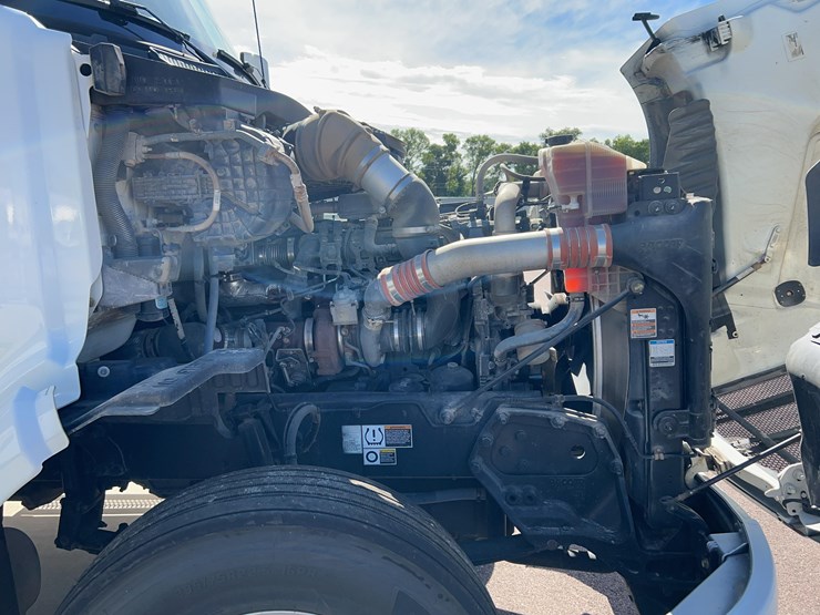 2018-peterbilt-579-image-36