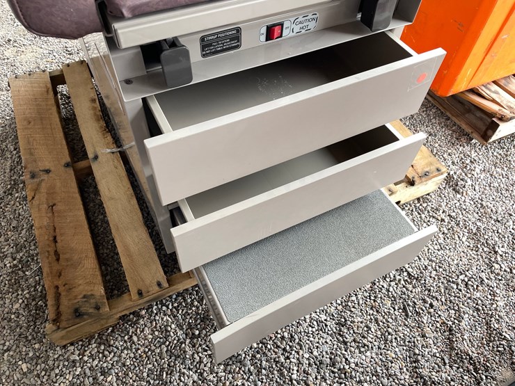#4683-•-ritter-exam-table-image-8
