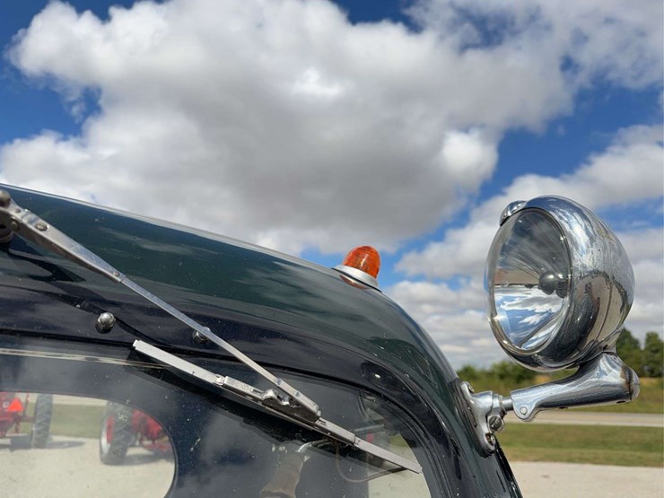 exceptional-international-kb-7-truck-with-fifth-wheel-hitch-image-21