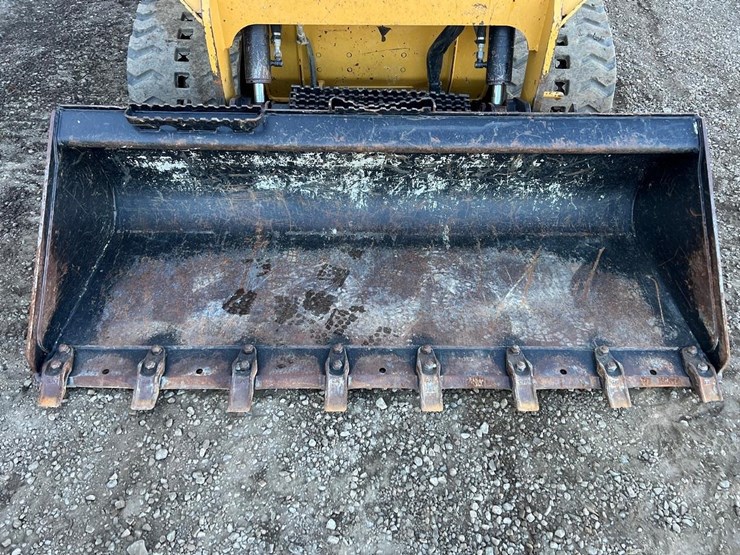 2020-caterpillar-259d3-image-12