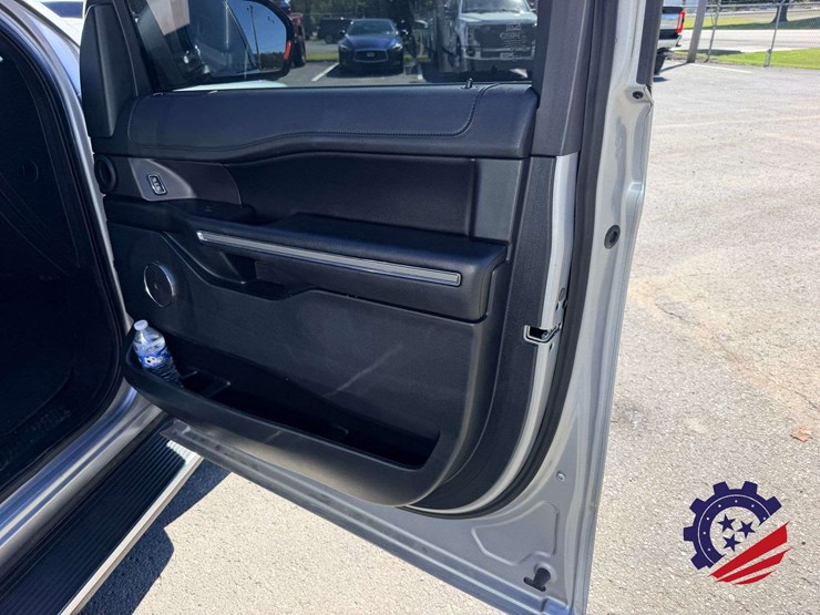 2021-ford-expedition-xlt-image-49