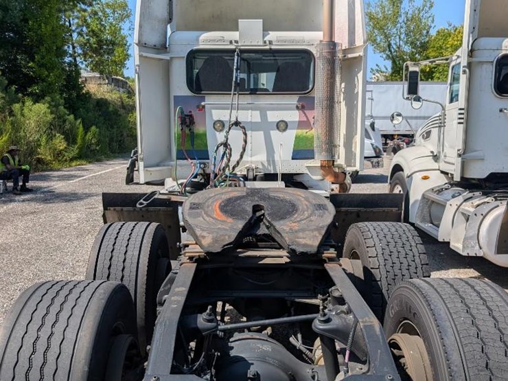 2011-peterbilt-386-image-8