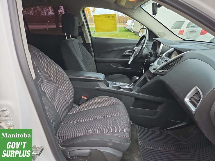 2017-chevrolet-equinox-image-30