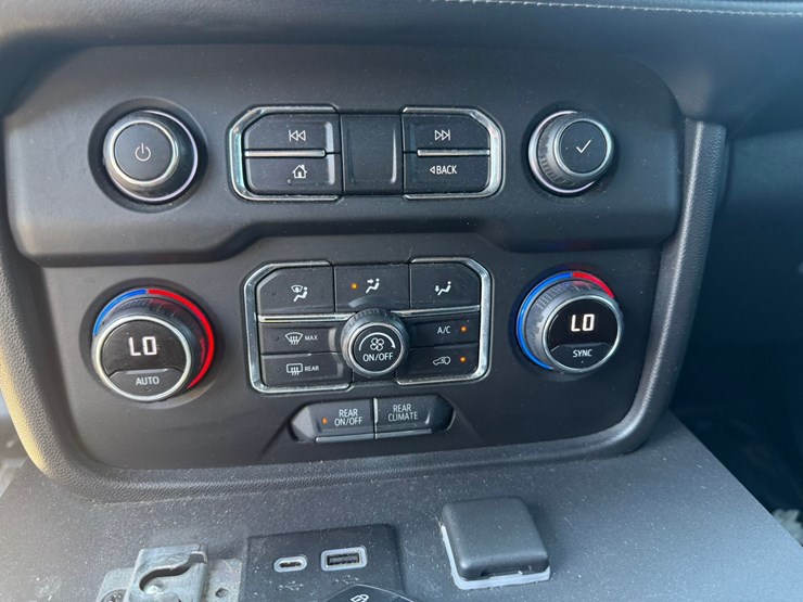 2021-chevrolet-tahoe-image-58