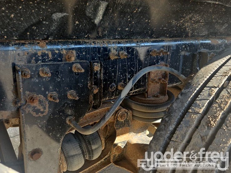2019-freightliner-122sd-image-17