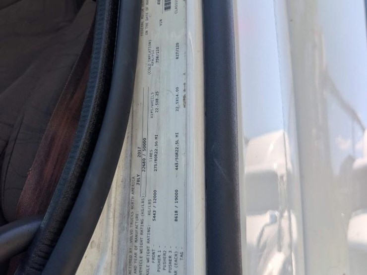 2018-volvo-10-image-7