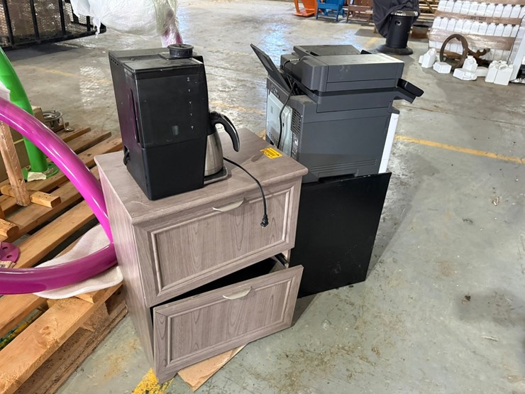 #42120-•-lot-of-desk,-chairs,-&-miscellaneous-image-1