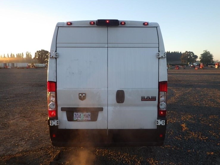2021-dodge-3500-image-4