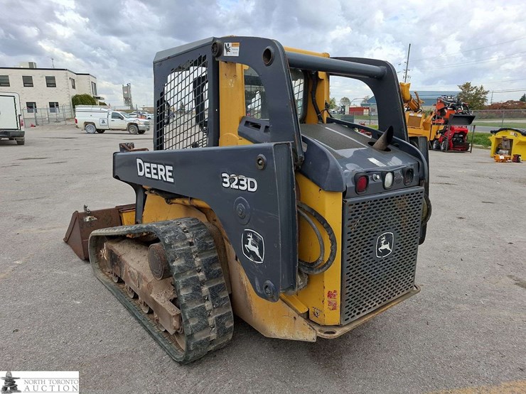 2012-deere-323d-image-7