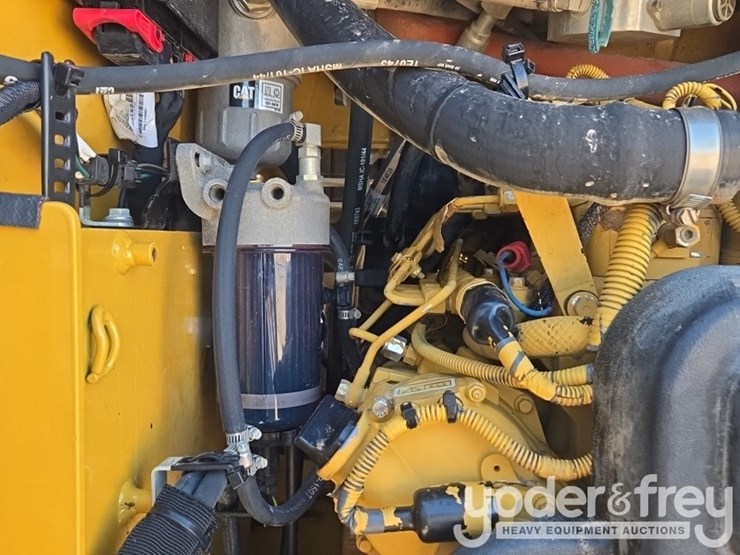 2018-caterpillar-226d-image-32