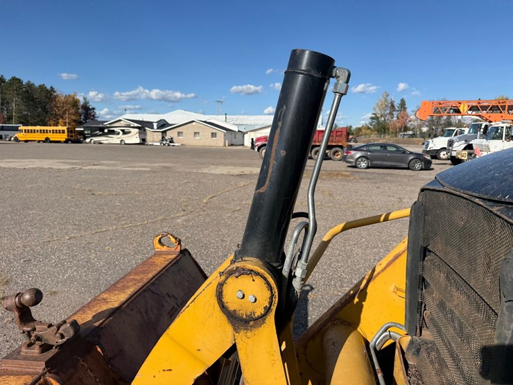 caterpillar-420e-image-29
