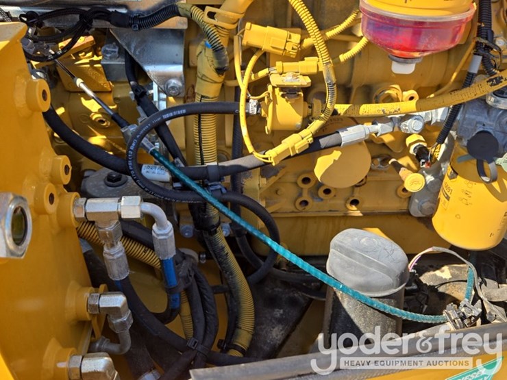 2021-caterpillar-cb34b-image-26