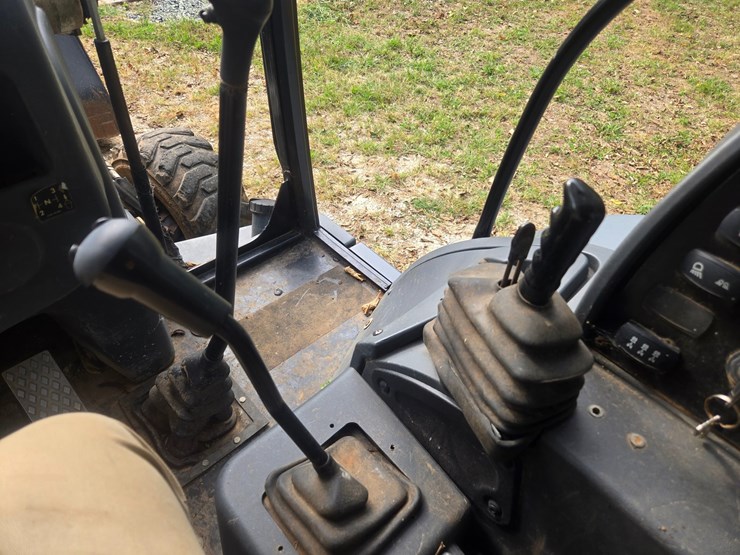 terex-tlb840r-image-39