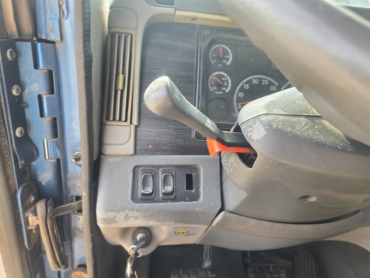 2006-freightliner-columbia-120-image-62