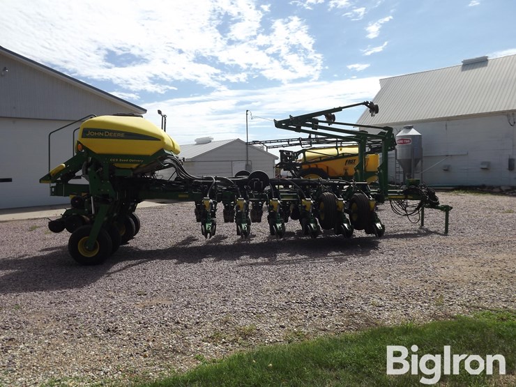 2012-john-deere-1770nt-image-4