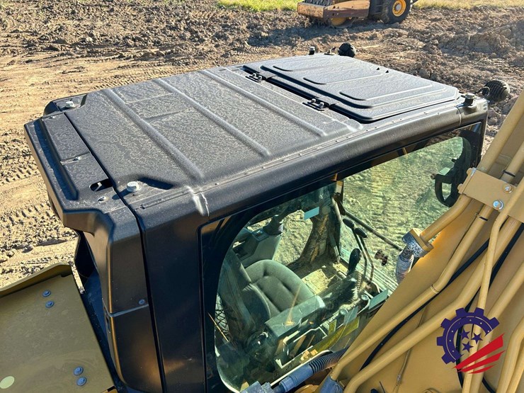 2018-caterpillar-320-image-71