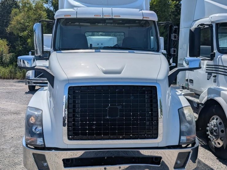2017-volvo-vnl-t/a-day-cab,-volvo-engine-d13-425-h.p.,-odometer-reading-(miles)-823485,-volvo-i-image-4