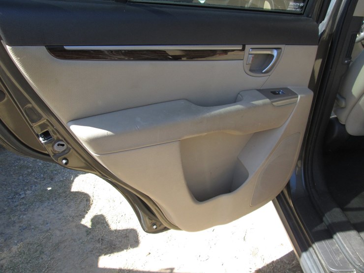 2012-hyundai-santa-fe-image-17