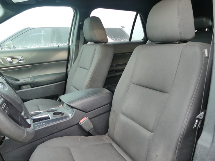 2017-ford-explorer-image-10