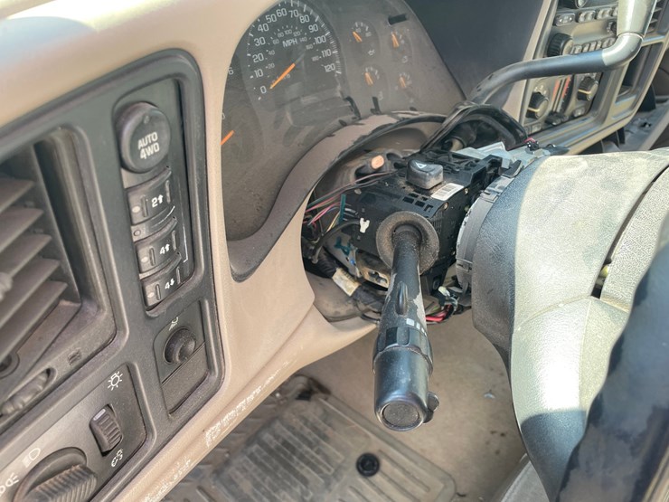 2004-chevrolet-silverado-2500-image-18