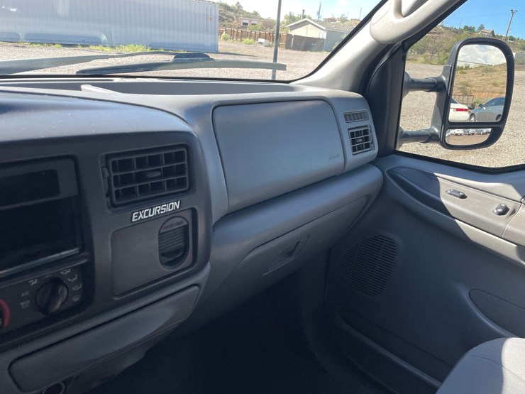 2003-ford-excursion-image-36