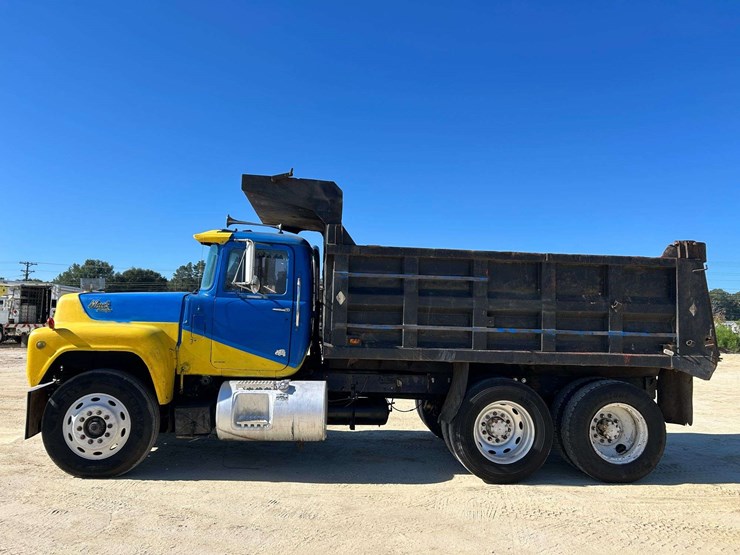 1989-mack-r688st-image-3