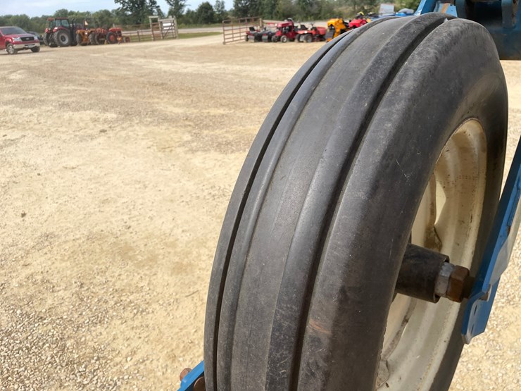 #1275-•-kinze-12'-corn-planter-image-53