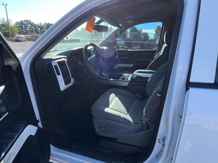 #2754-•-2015-chevrolet-silverado-(title-in-delay)-image-40