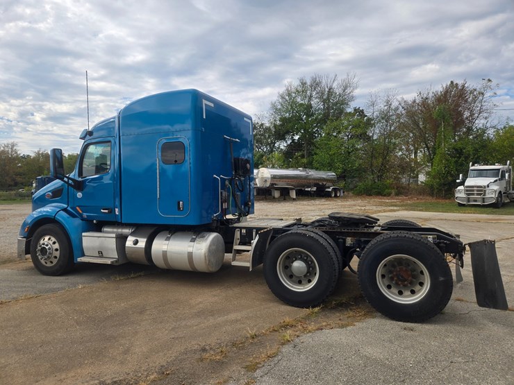 2020-peterbilt-579-image-8