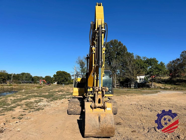 2018-caterpillar-320-image-8